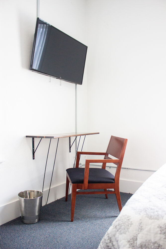 A private Ensuite Room at 11th Avenue Hostel.