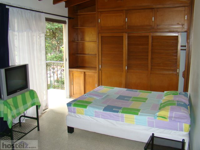 Yellow House Hostel, Medellin