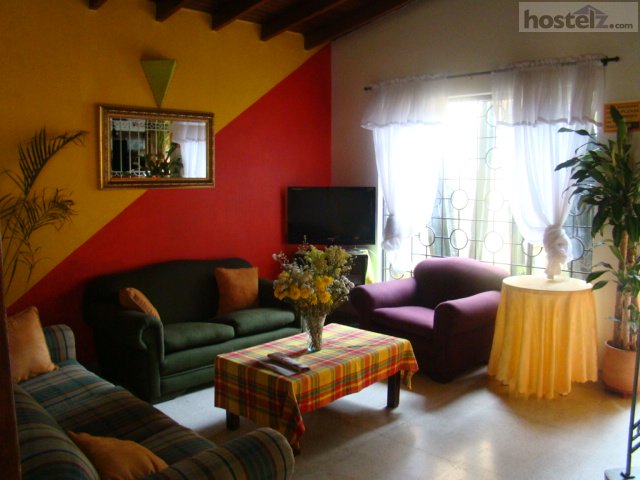 Yellow House Hostel, Medellin