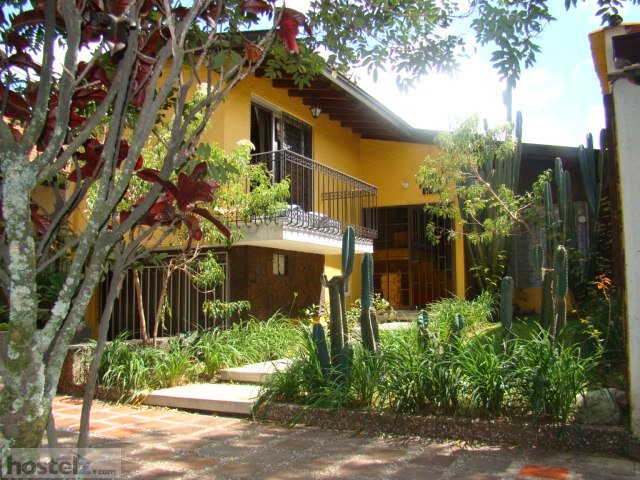 Yellow House Hostel, Medellin