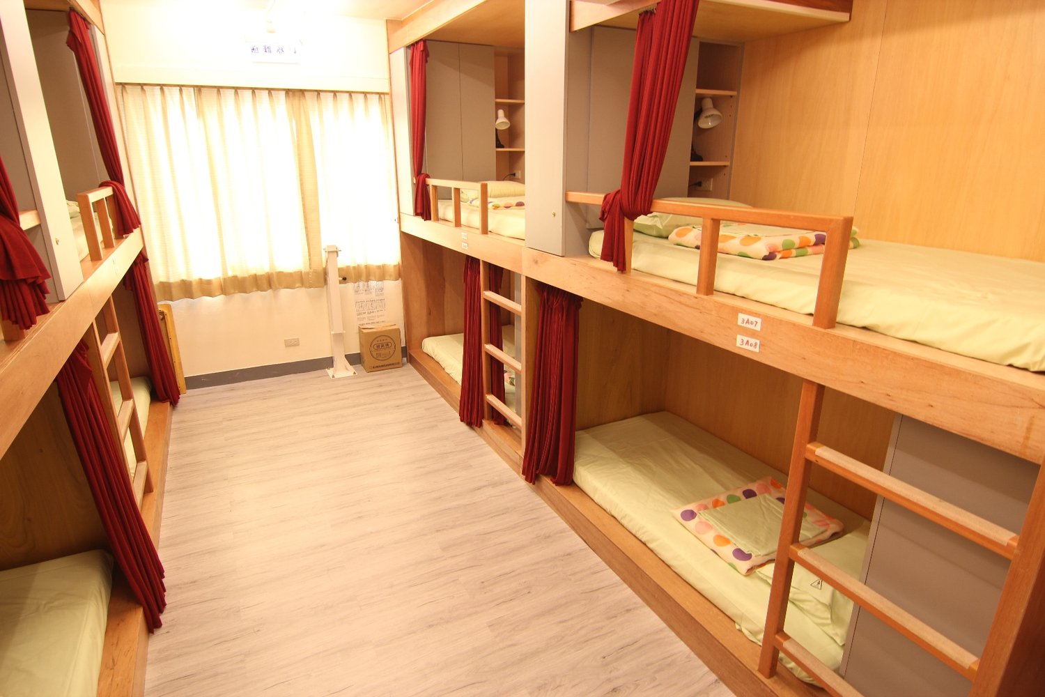 8 bed dorm