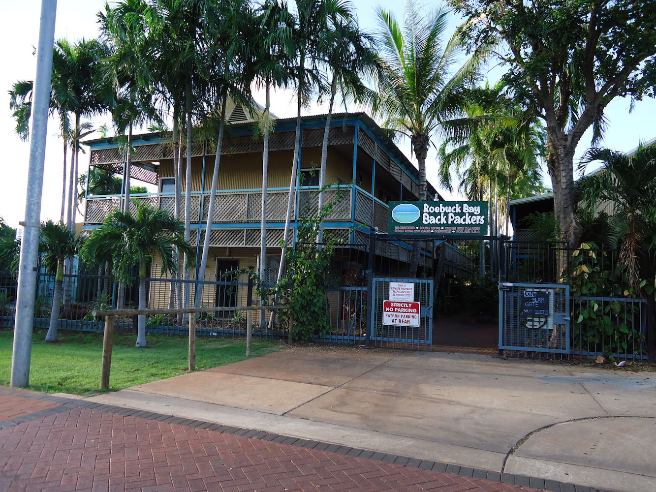 Roebuck Bay Backpackers Front Gate