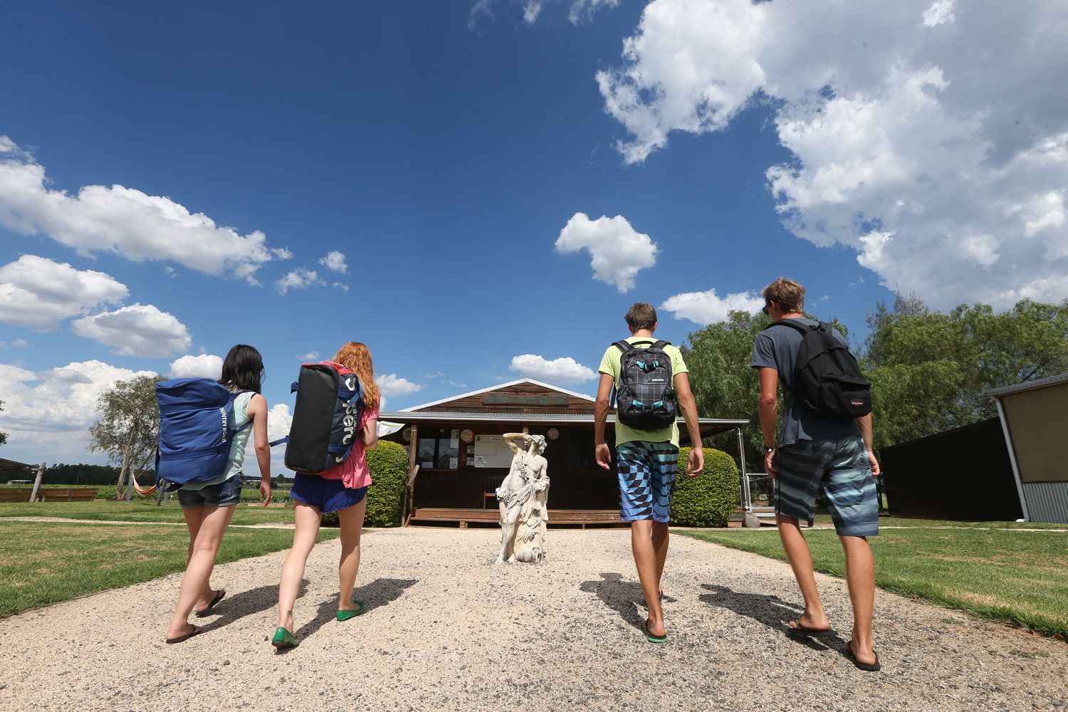 Hunter Valley YHA - Hostel Entrance