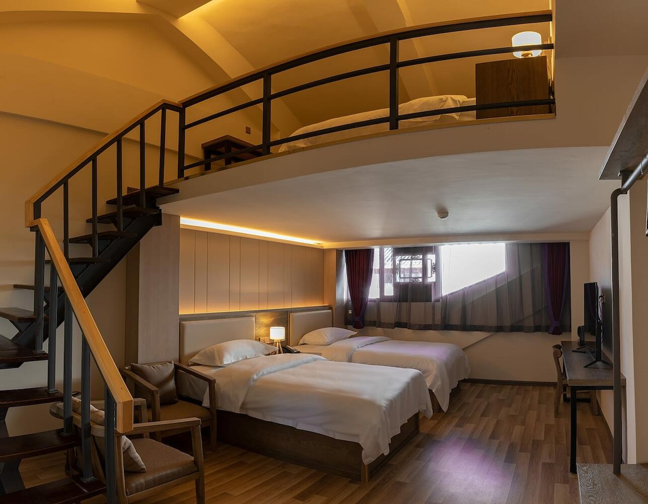 The Hump Route Hostel, Kunming