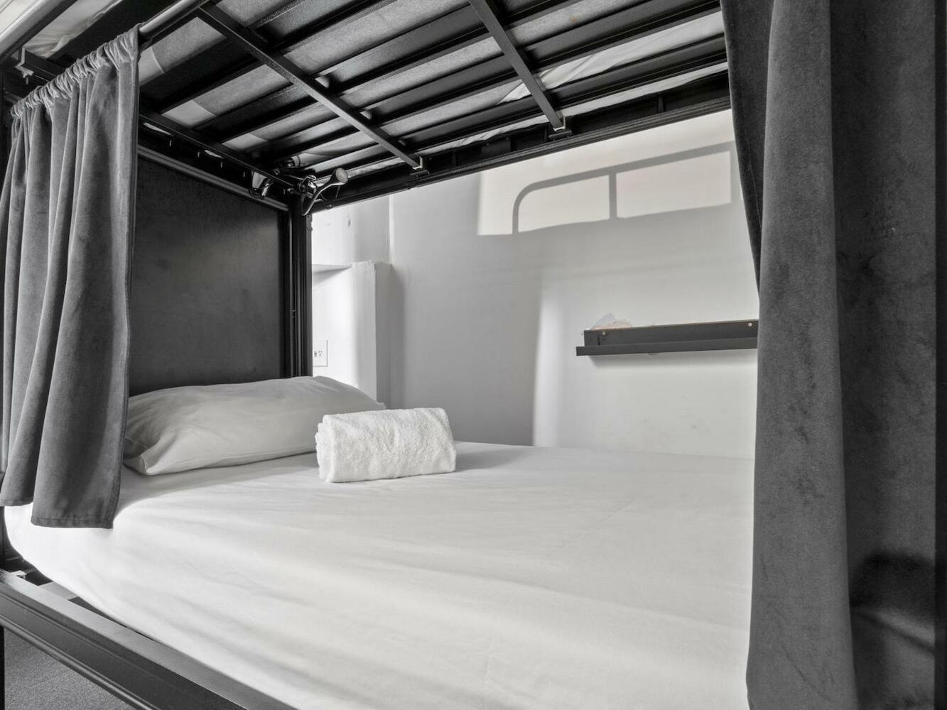 AZZURO POD HOTEL - Potts Point, Sydney