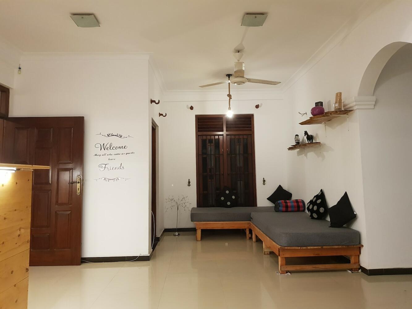 J Walker Hostel, Weligama