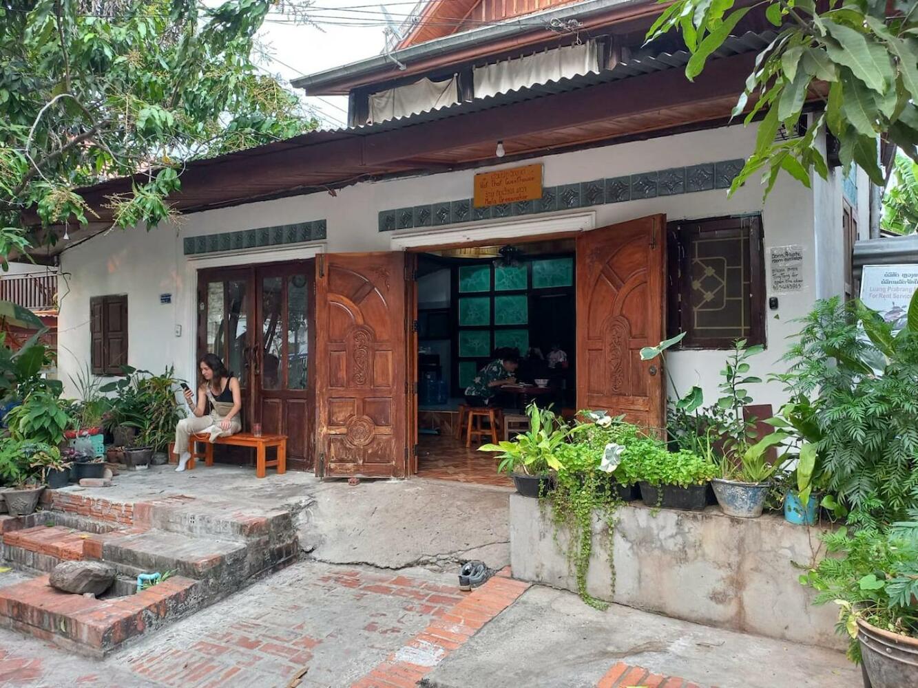 Watthat & Maladreds Guesthouse Dorm 1, Luang Prabang