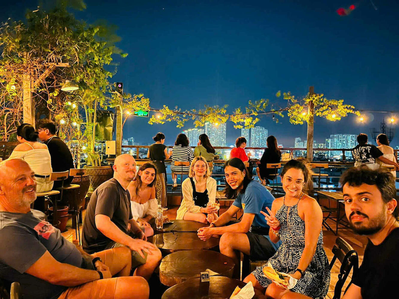 Saigon Authentic Hostel - Cozy Rooftop, Family Cooking Experience, FREE Walking