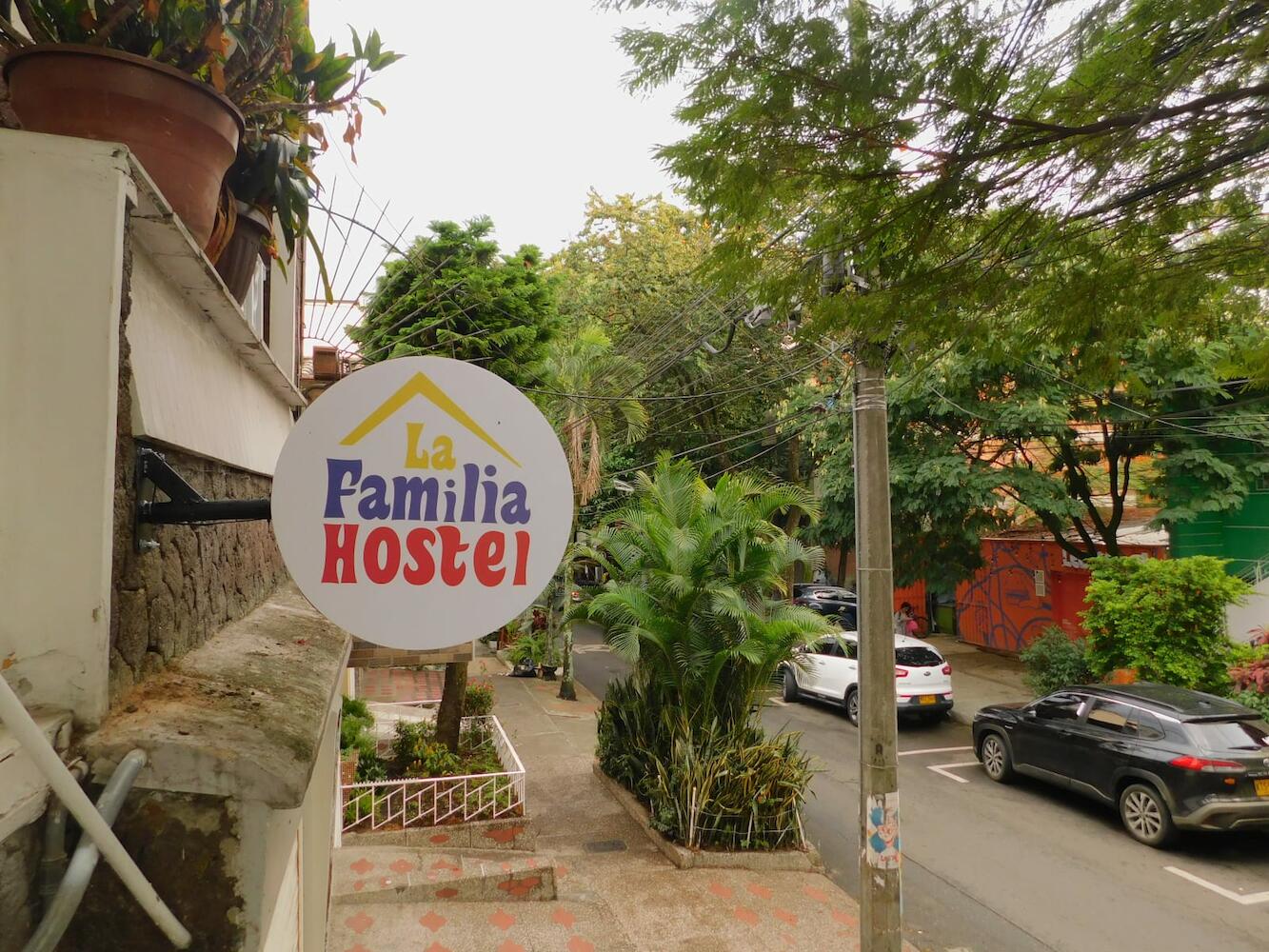 La Familia Hostel - Manila, Medellin