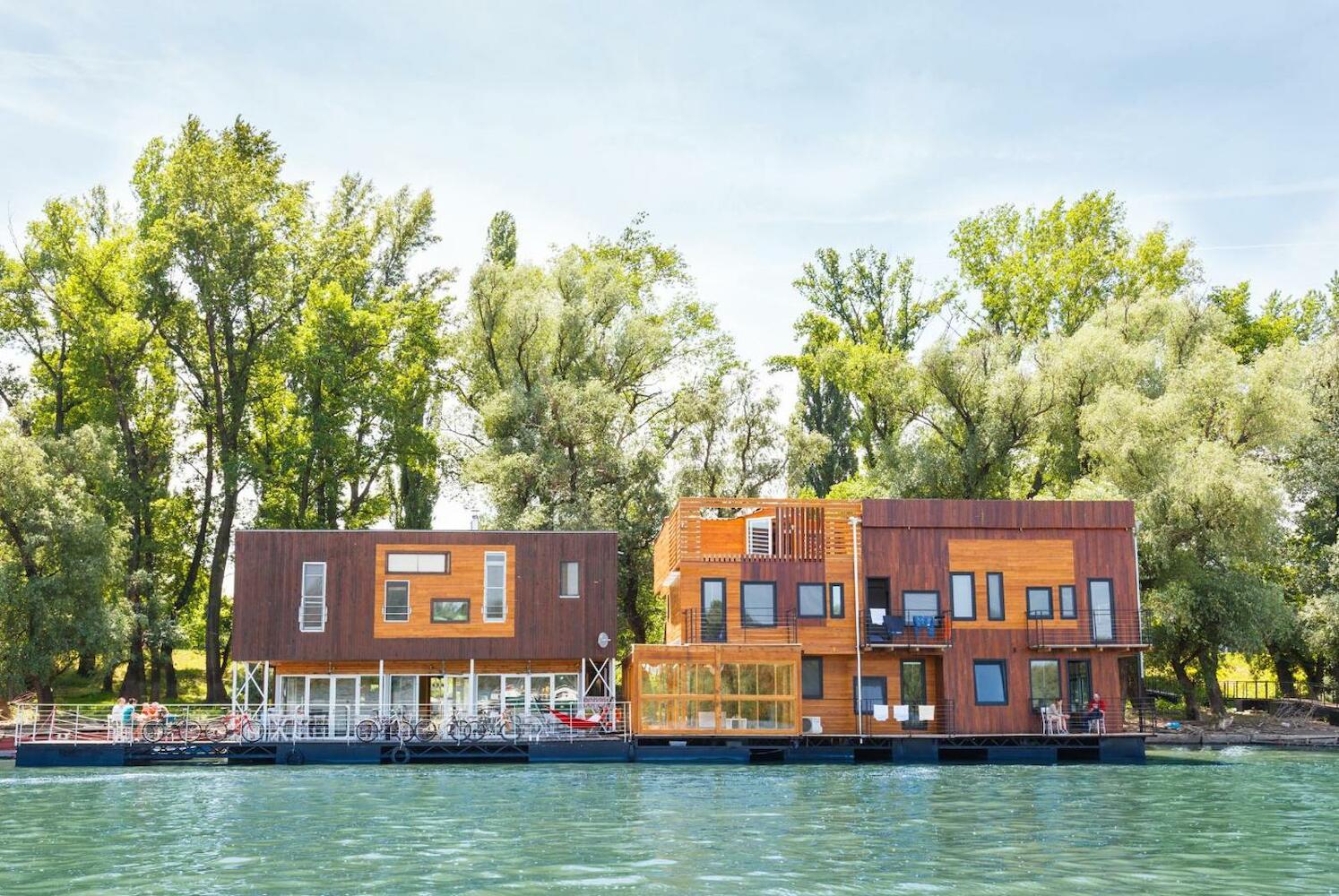 ArkaBarka Floating Hostel, Belgrade