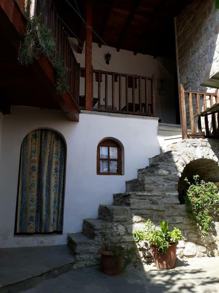 Hostel Mangalem, Berat