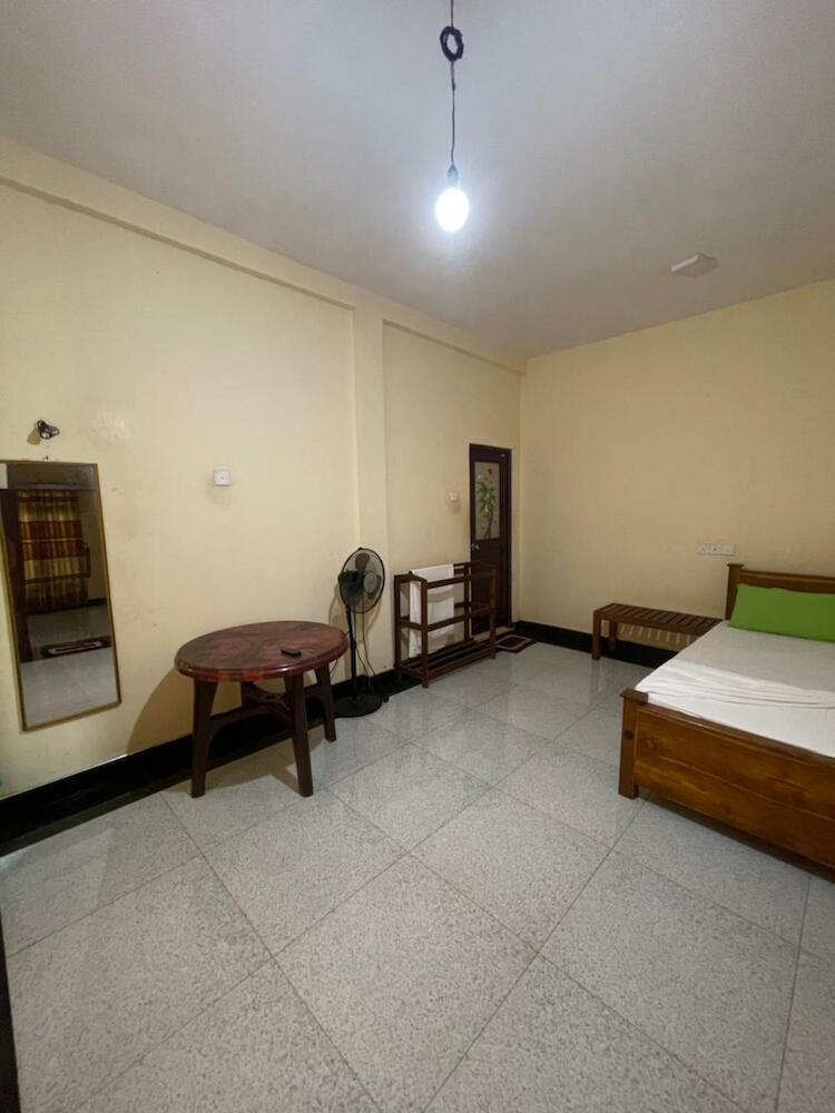 Karu's Hostel, Sigiriya