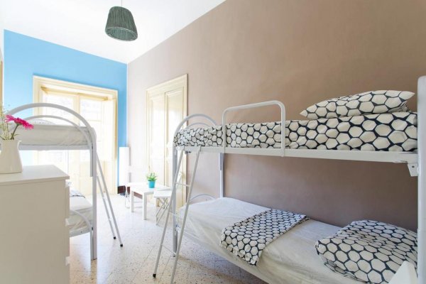 Sunshine Hostel, Palermo