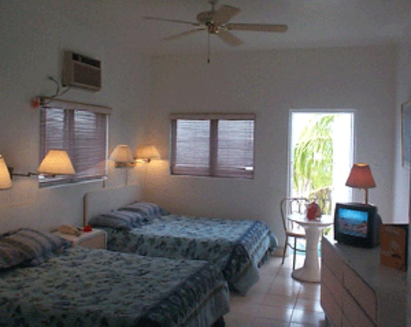 The Towne Hotel Nassau Bahamas Reviews Hostelzcom - 