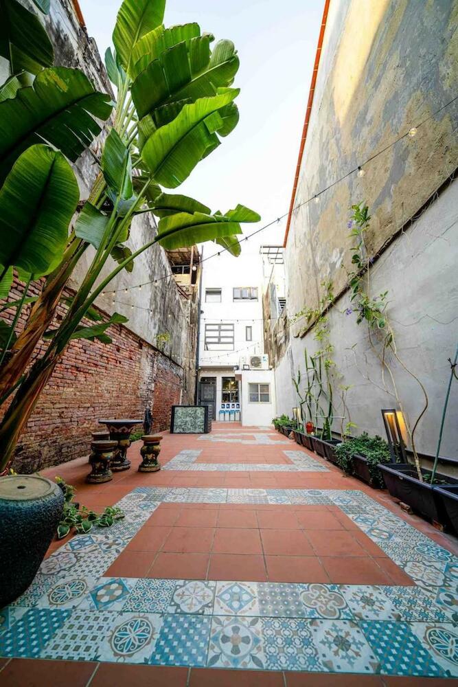 Local Backpacker Hostel, Tainan