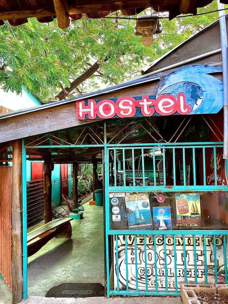 Coral Reef Surf Hostel & Camp, Tamarindo