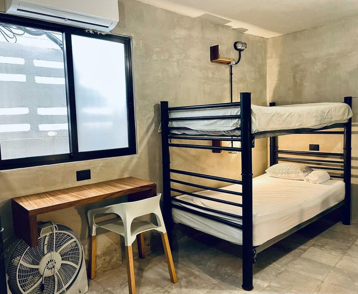 Moloch Hostel & Suites, Cancún