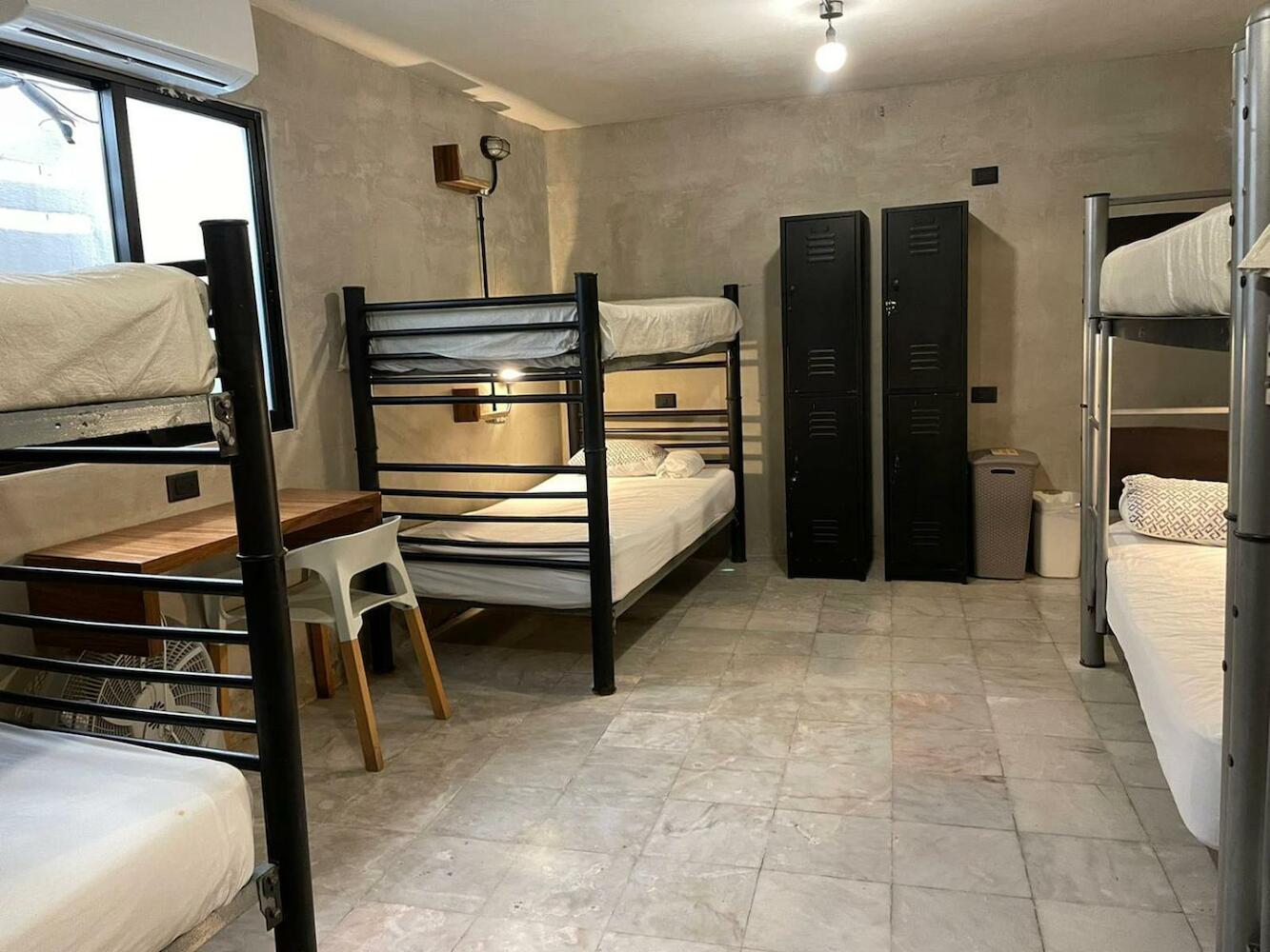 Moloch Hostel & Suites, Cancún