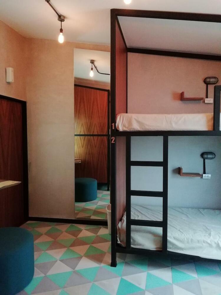 Moloch Hostel & Suites, Cancún