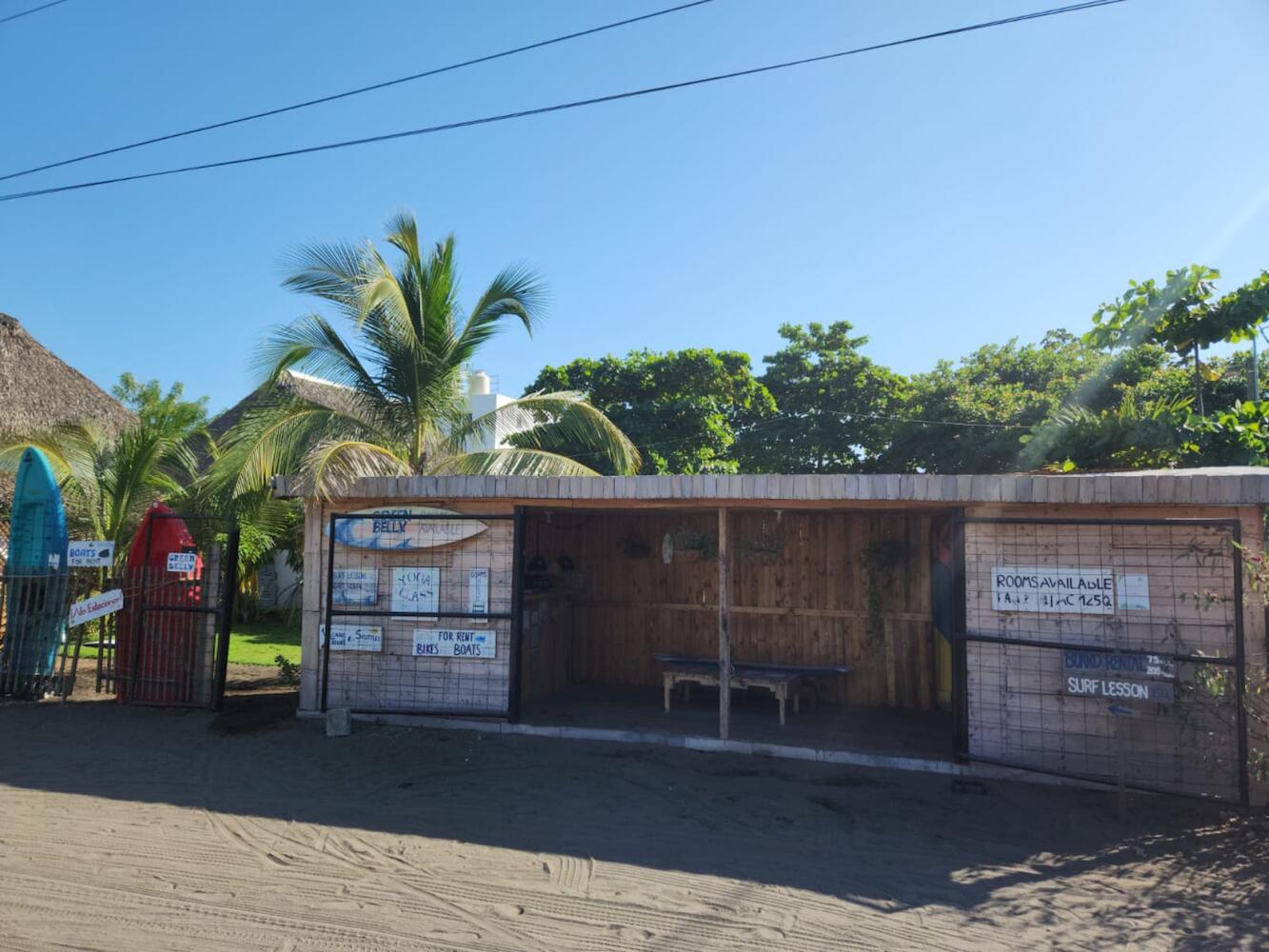 Green Belly Surf Hostel, El Paredon