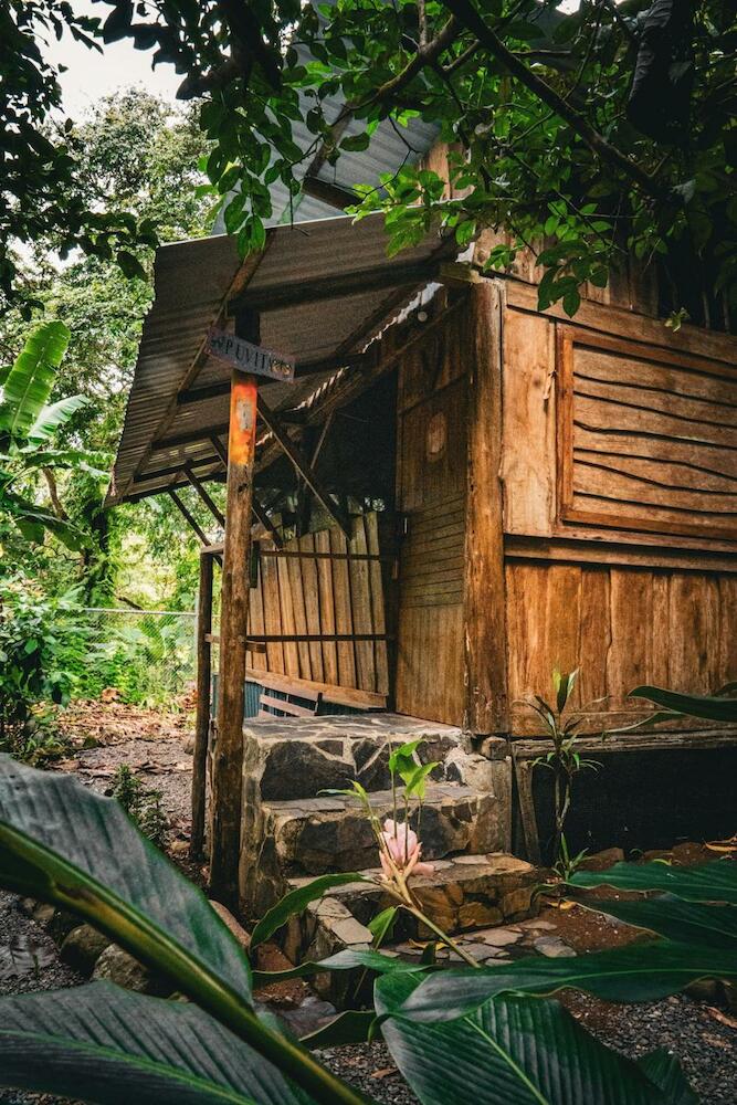 Flutterby House, Uvita