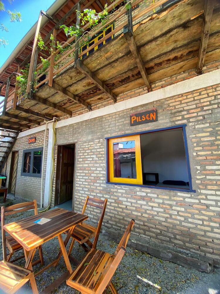 WAVES hostel & pub, Pipa