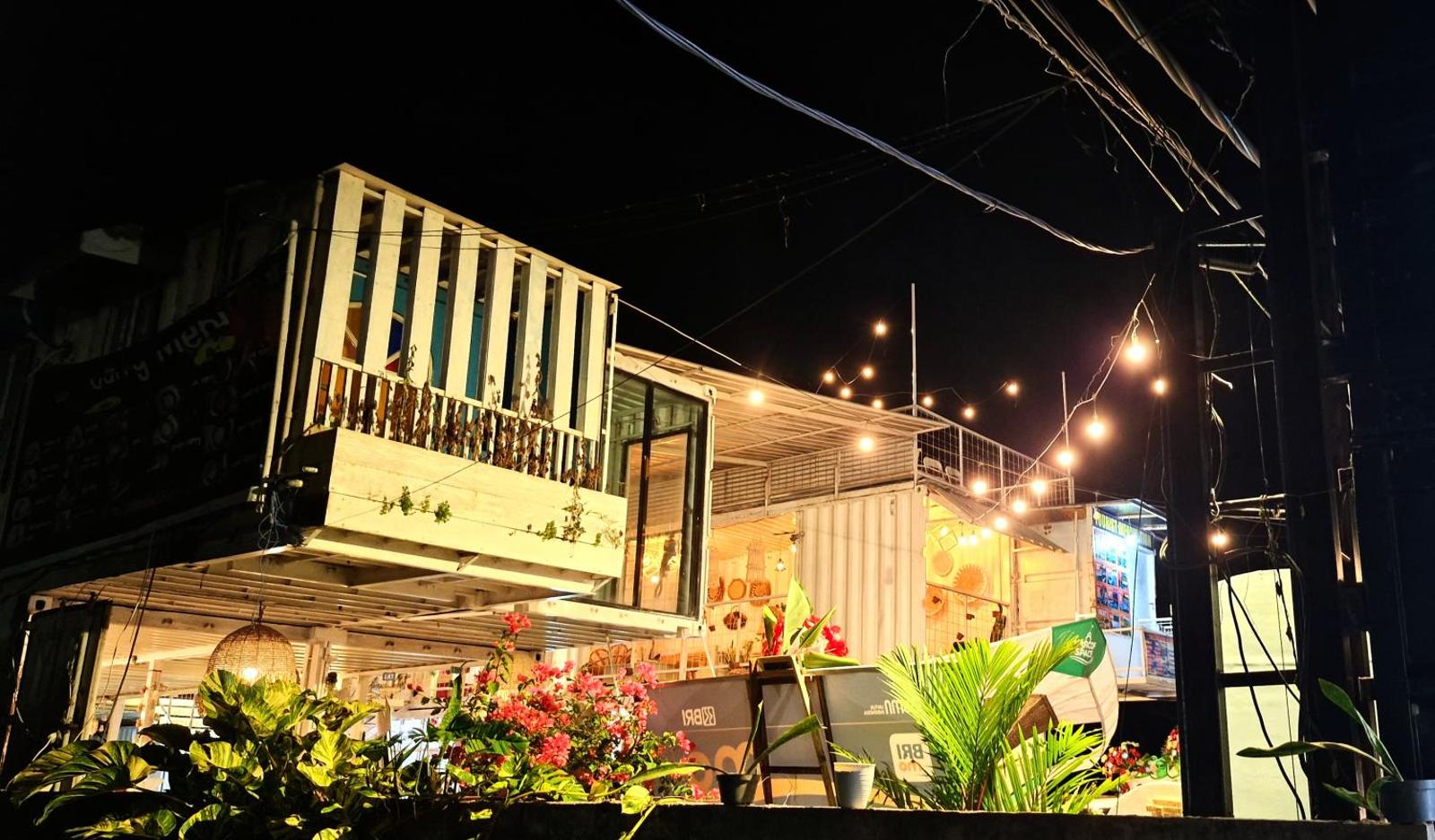 Karcof Container Hostel, Senggigi