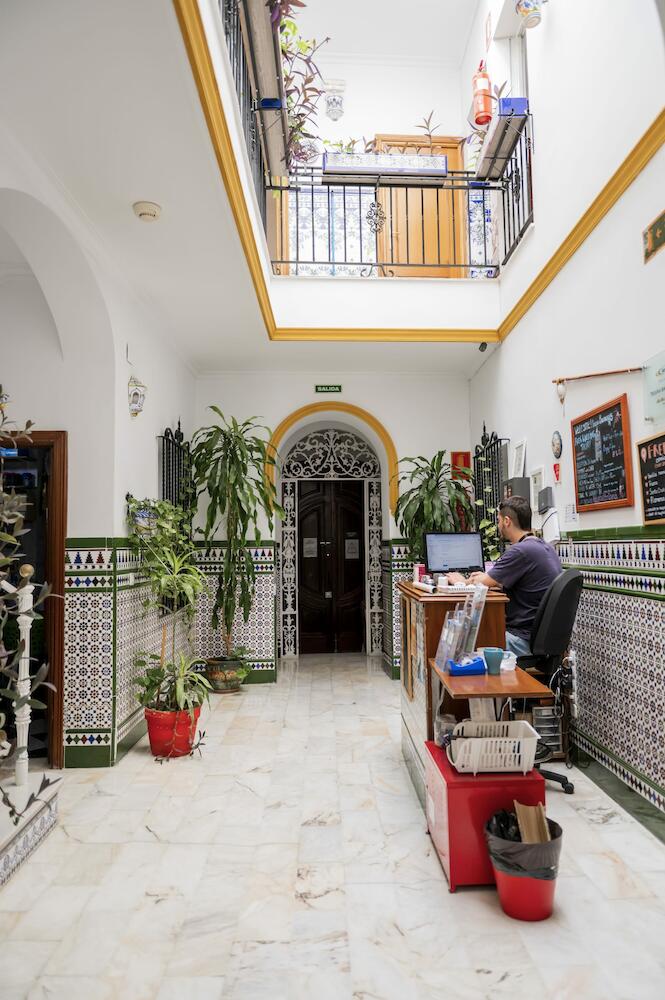 Triana Backpackers, Seville