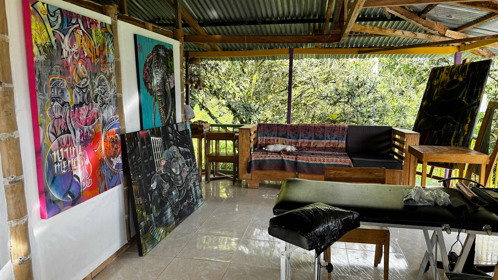 Ayahuasca Casa Artística, Jardin