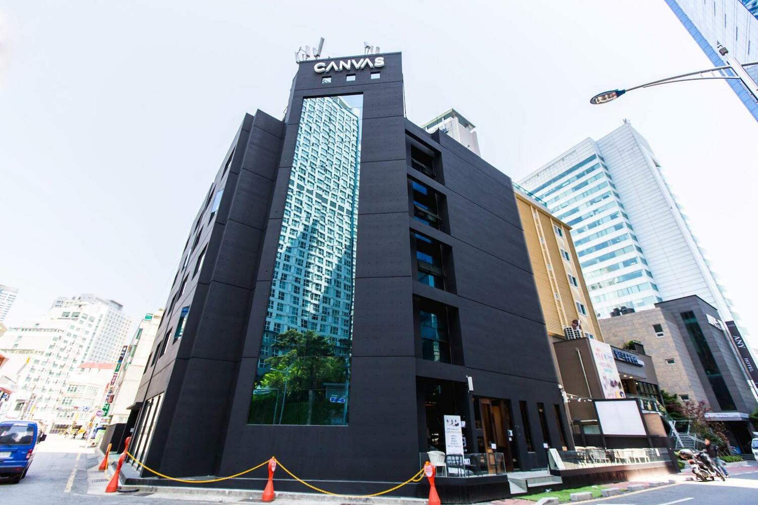 Canvas Black Guesthouse, Busan