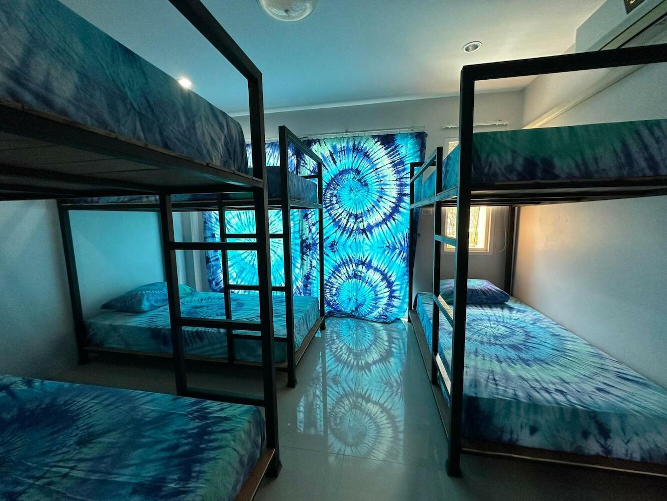 Freedom​ Hostel​, Khao Lak