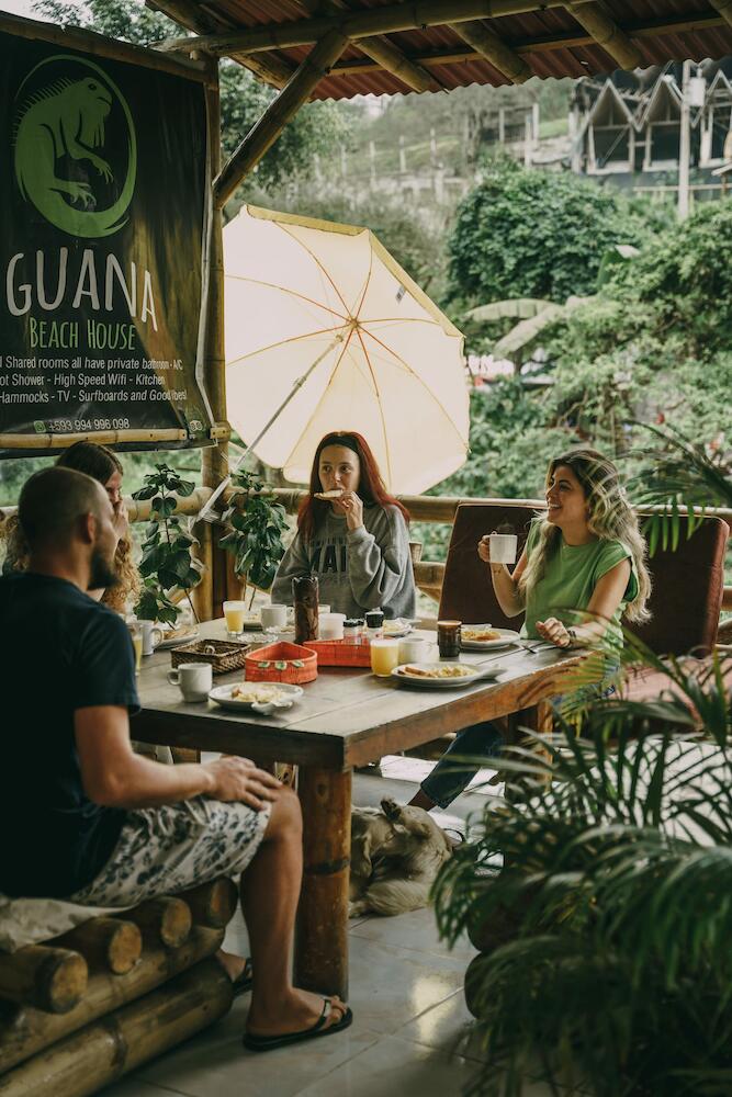 Iguana Backpackers, Montañita