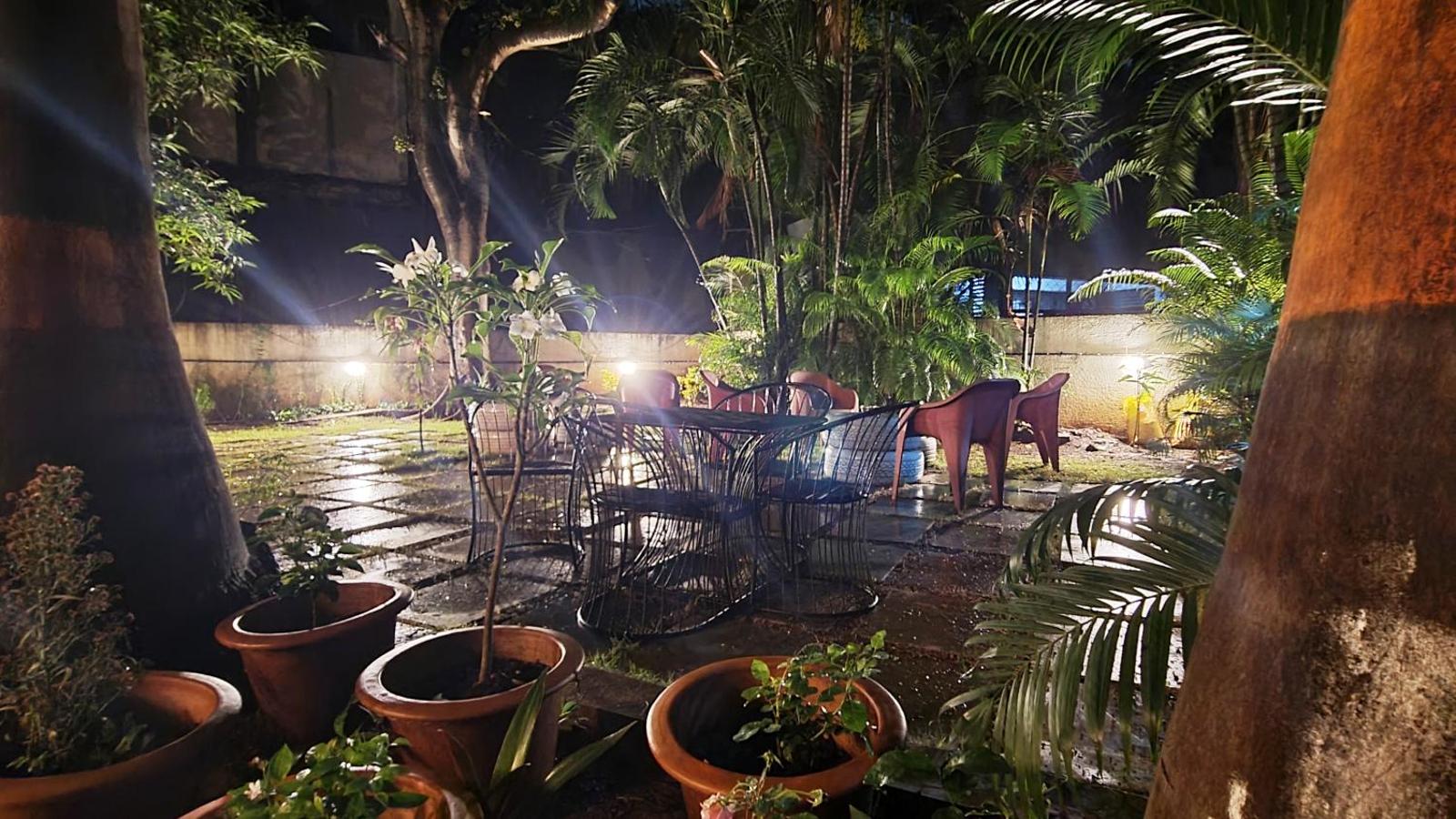 Hostel Lifespace- Garden Bungalow with Pods, CoWork & Cafe, Pune