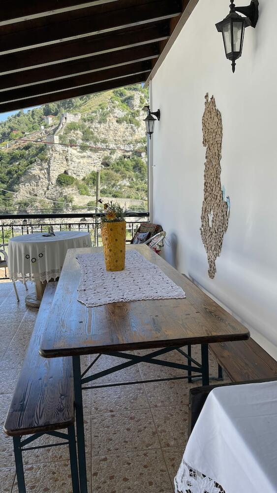 Ana Rest House Hostel, Berat