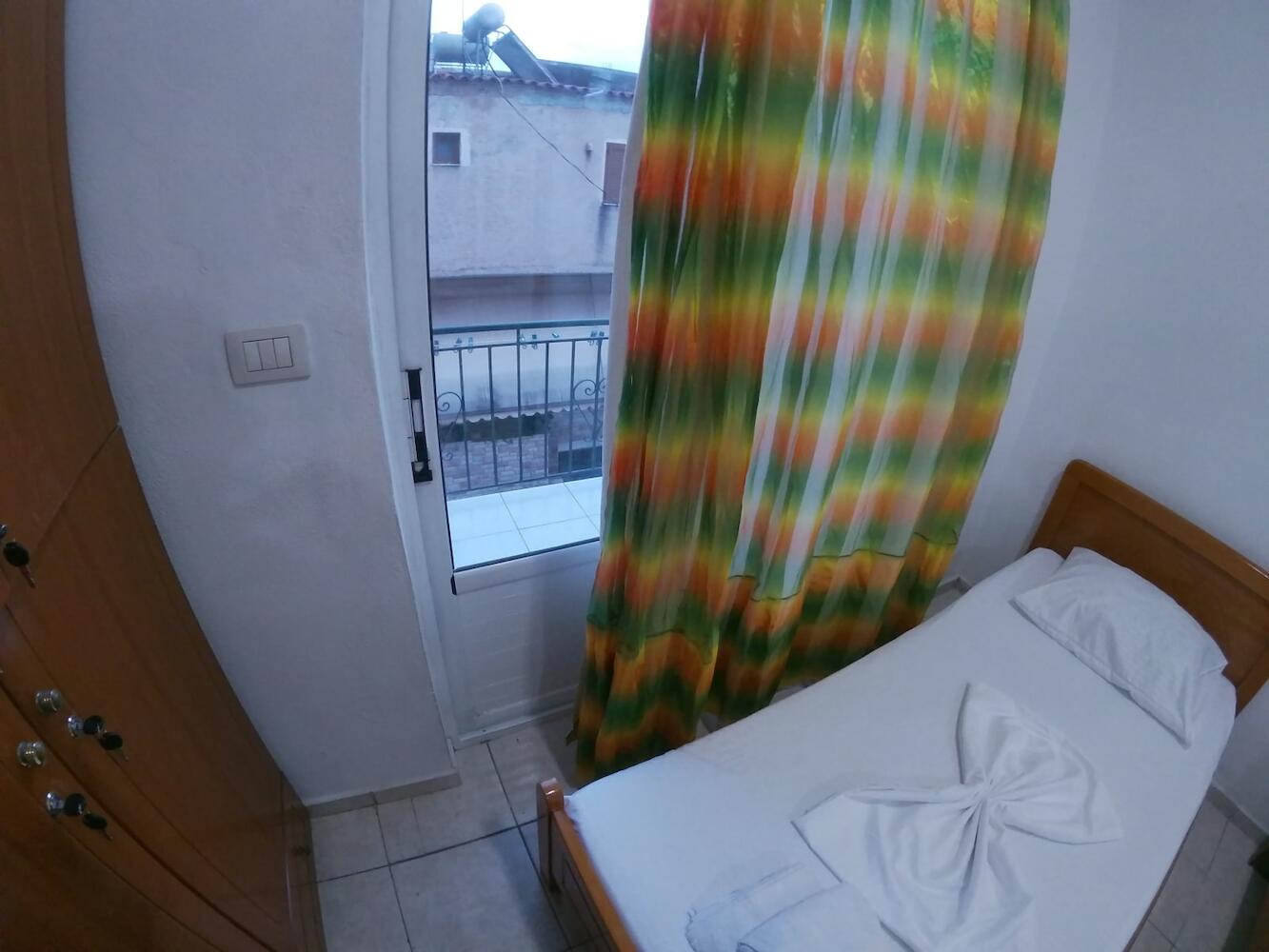 Casa Mia Hostel Sr, Sarandë