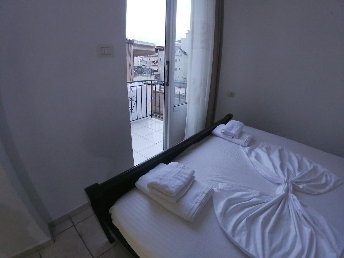 Casa Mia Hostel Sr, Sarandë