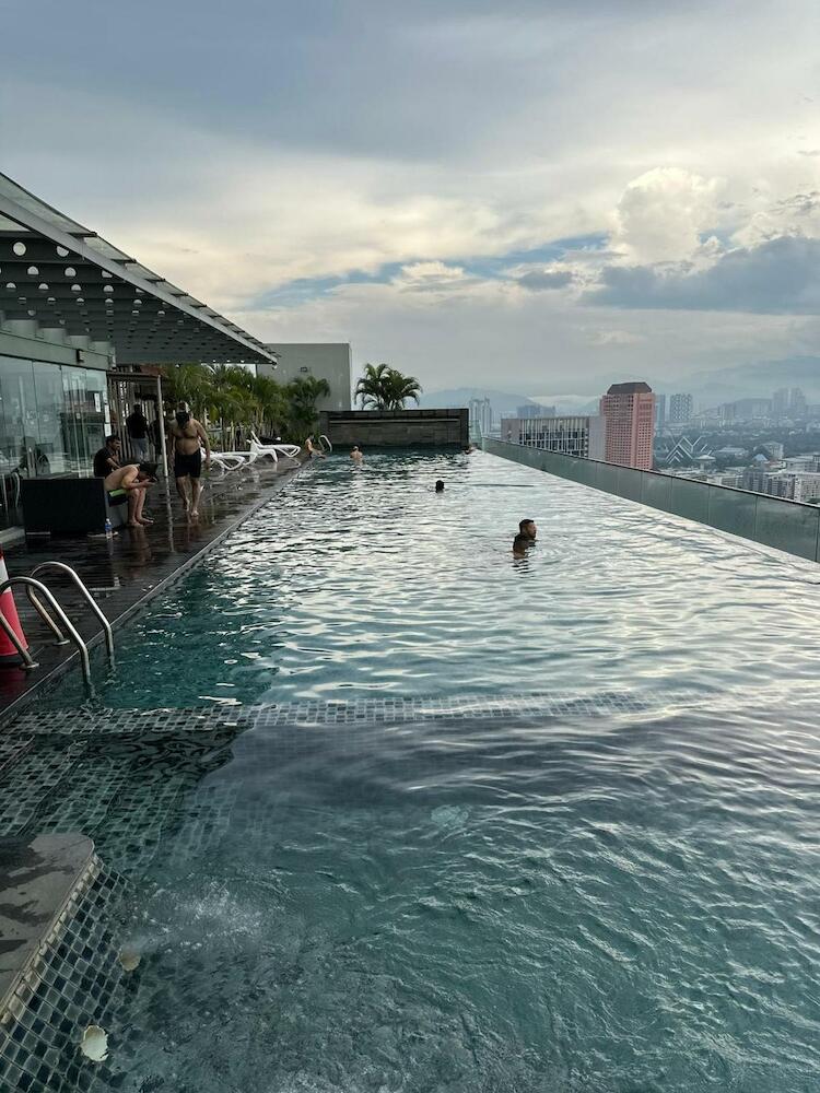 Regalia Infinity Skypool Hostel, Kuala Lumpur