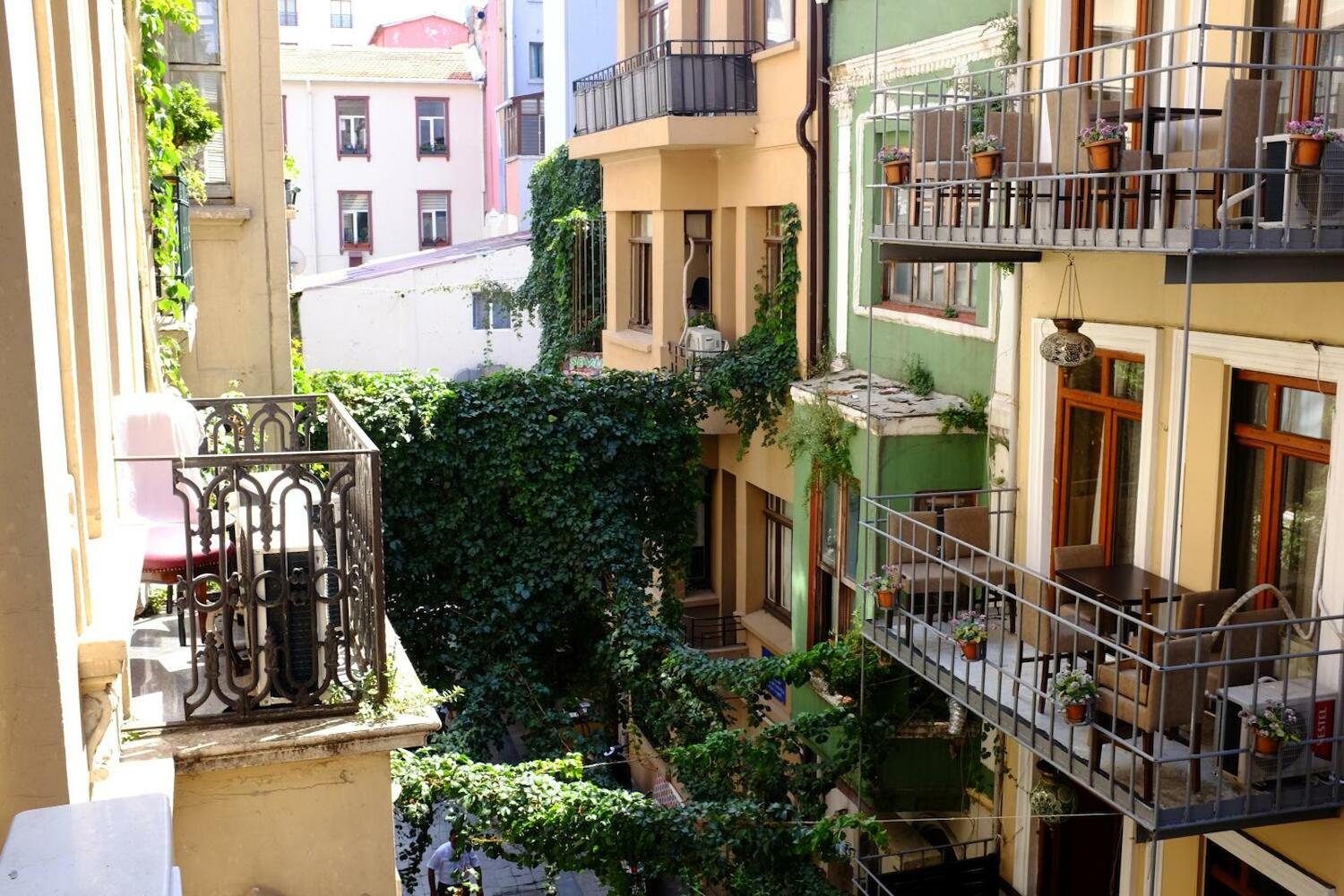 Chambers of the Boheme, Istanbul