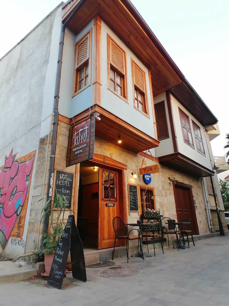 Kuyu Beergarden & Hostel, Antalya