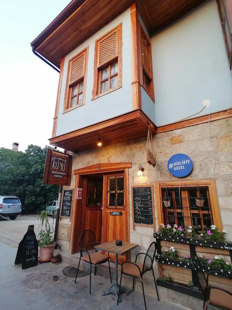 Kuyu Beergarden & Hostel, Antalya