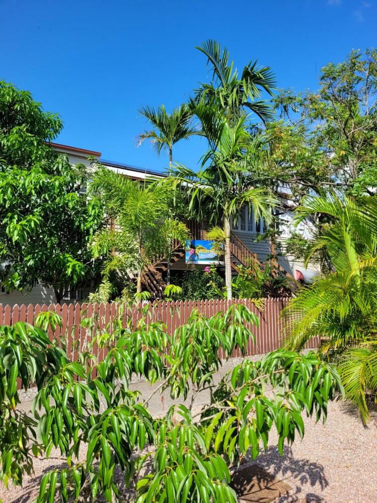 Travellers Paradise, Cairns