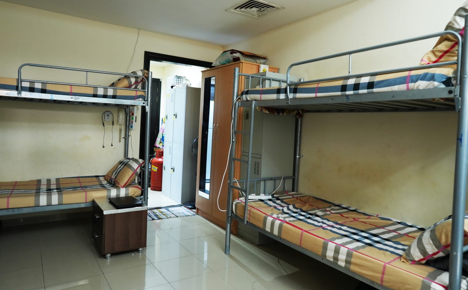 Top Stay- Backpackers For Ladies Only Near Burjuman Metro Station, Dubai