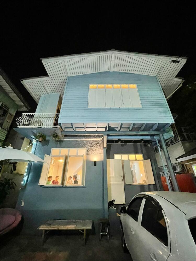 Dara Three Hostel ดาราตรี, Bangkok