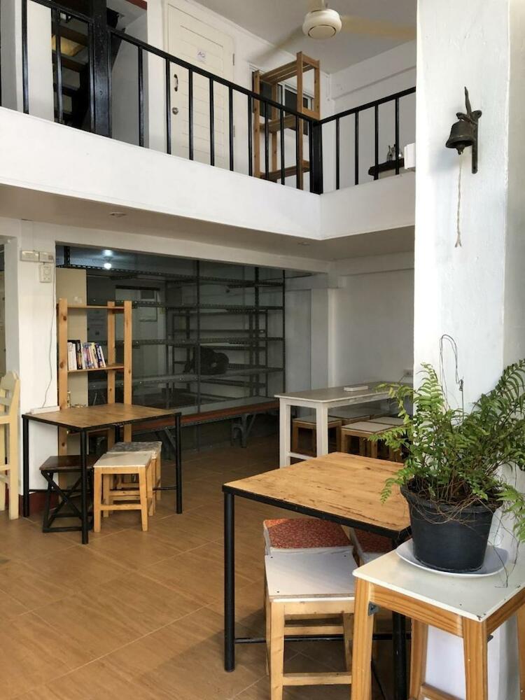 Ploy Hostel, Bangkok