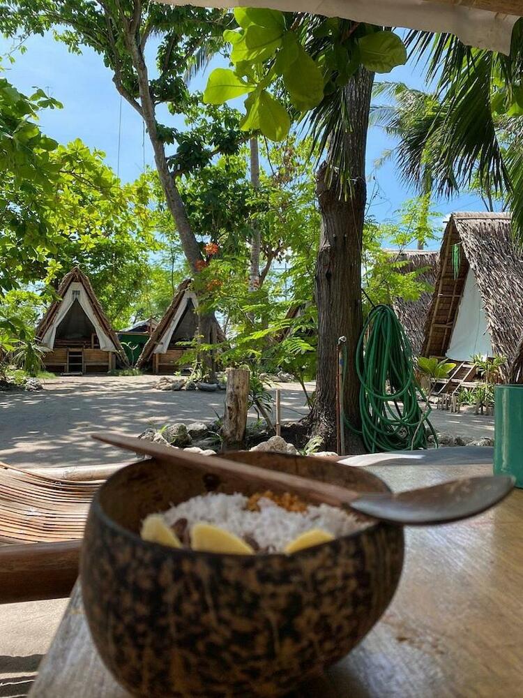 Georgia's Neverland Hostel, Malapascua Island