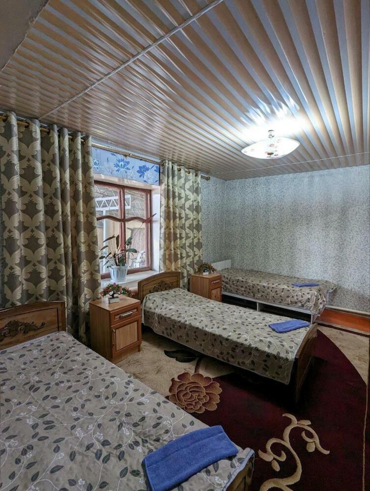 Olzho Hostel, Karakol