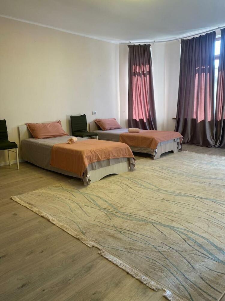 Lion Hostel, Almaty