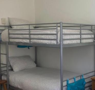 Airport Bunk House Free - WiFi - Parking - Coffee- Long Term Welcome, Fort Lauderdale