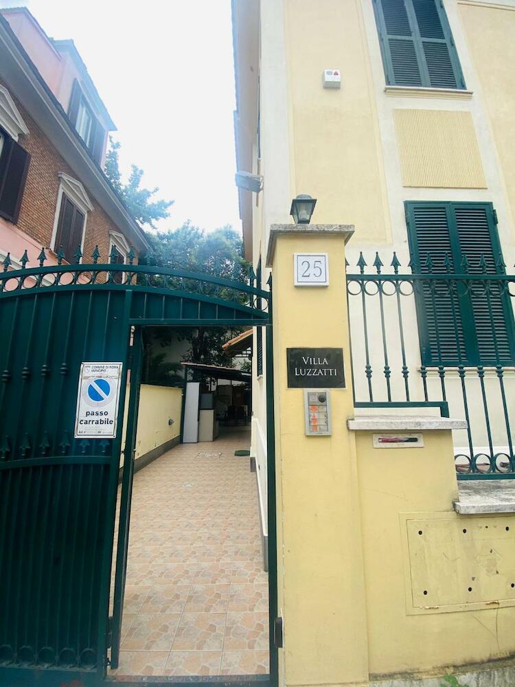 Villa Luzzatti Hostel, Rome