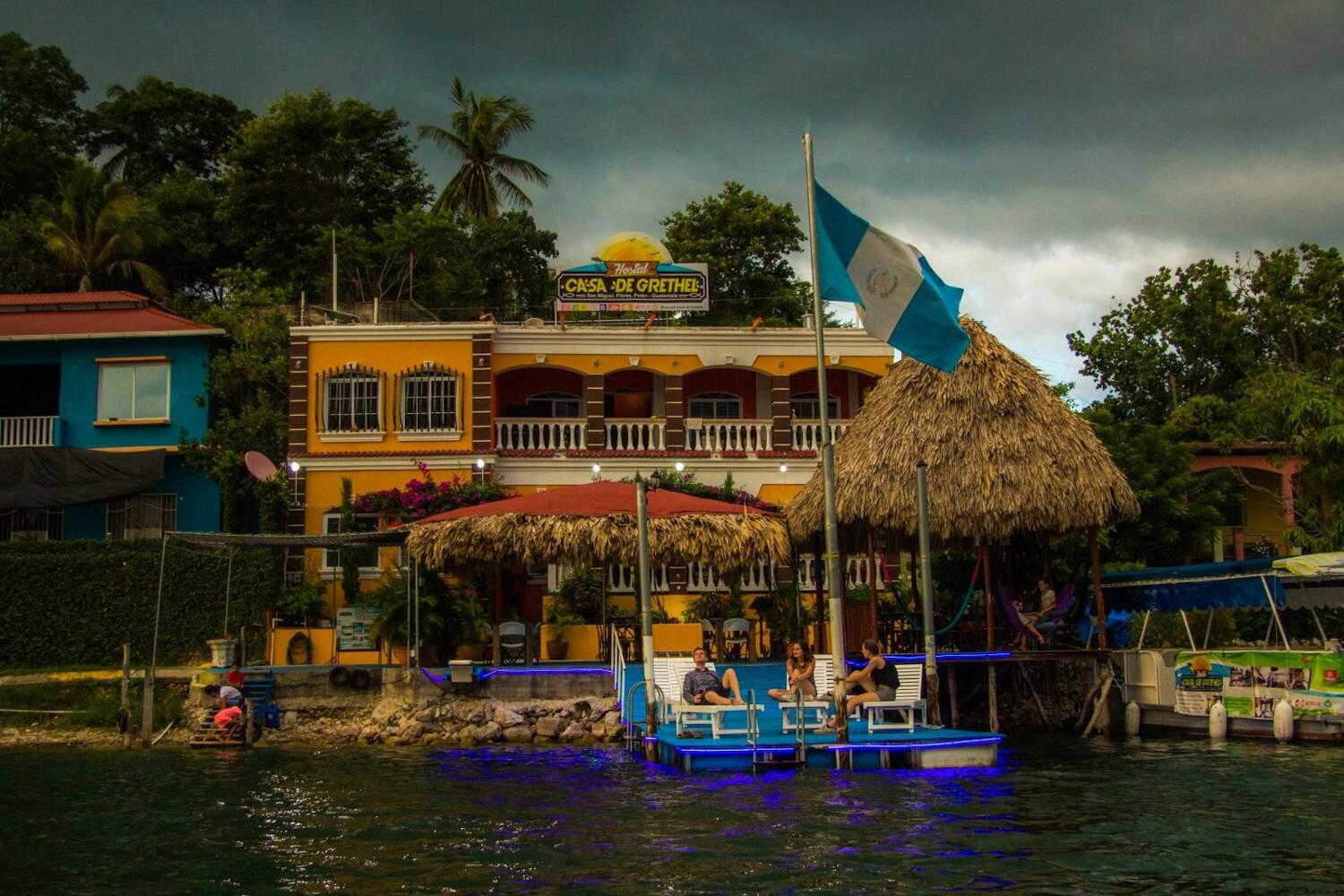 Hostal Casa de Grethel, Flores